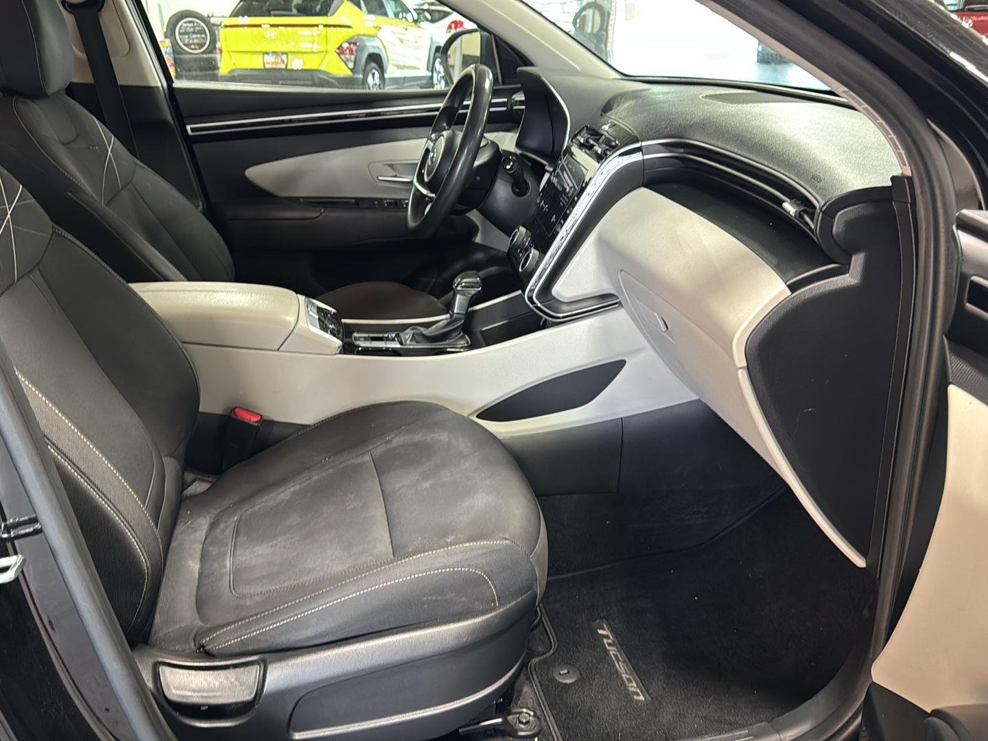Used 2022 Phantom Black Hyundai SEL image 3