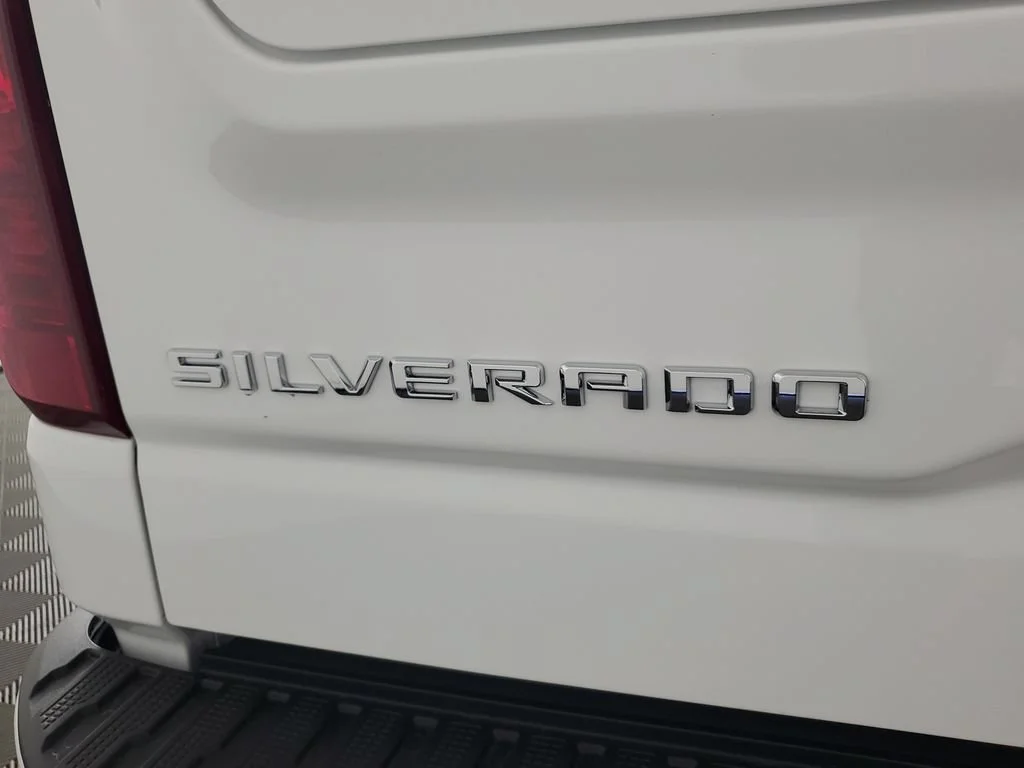 New 2026 Summit White Chevrolet Custom image 28