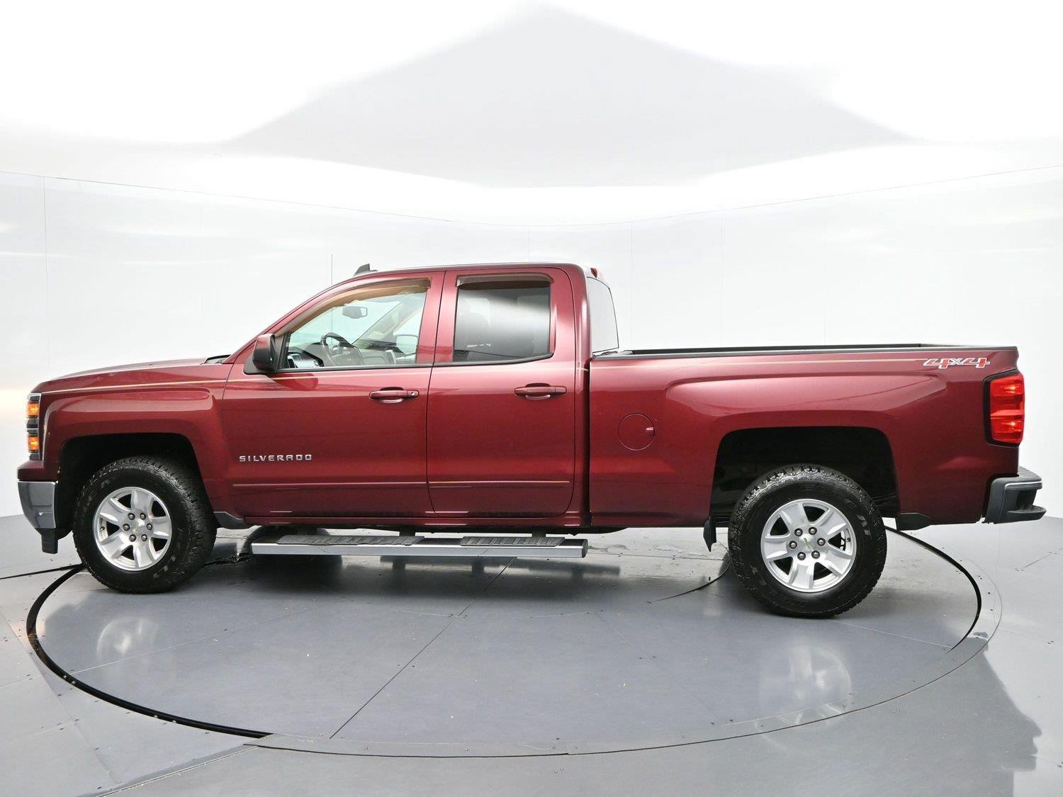 Used 2015 DEEP RUBY METALLIC Chevrolet LT image 5