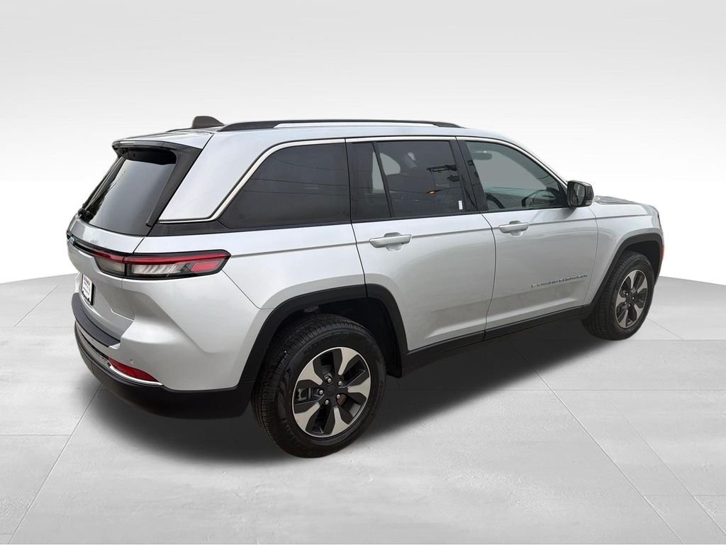 Used 2024 Silver Jeep 4xe image 5