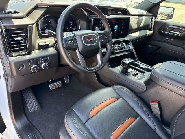 Used 2025 White GMC AT4 image 38