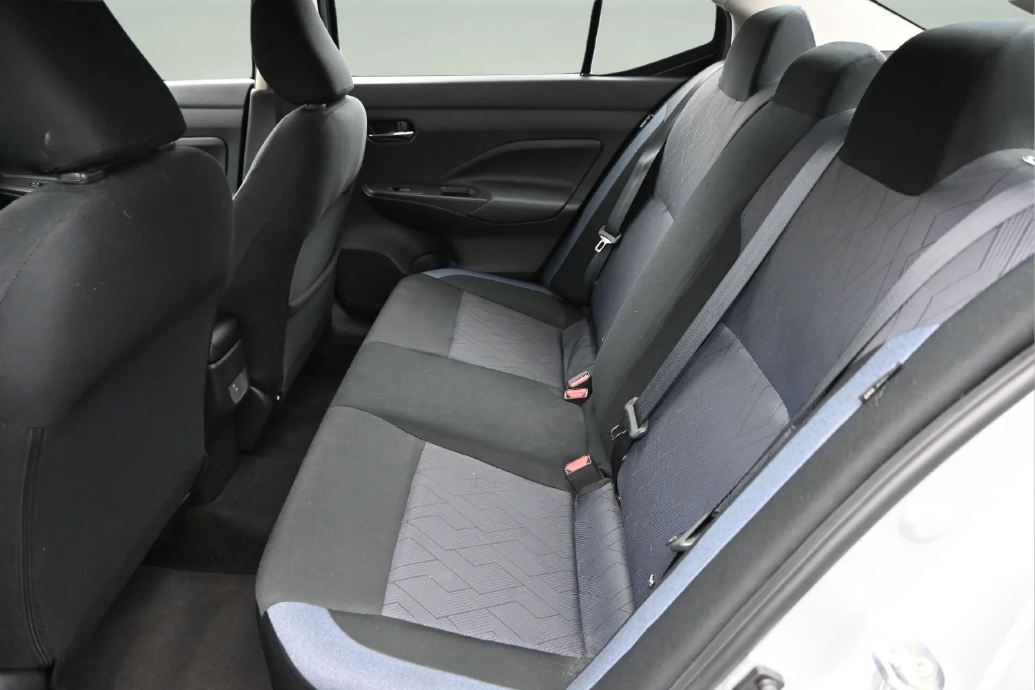 Used 2025 Silver Nissan 1.6 SV image 21