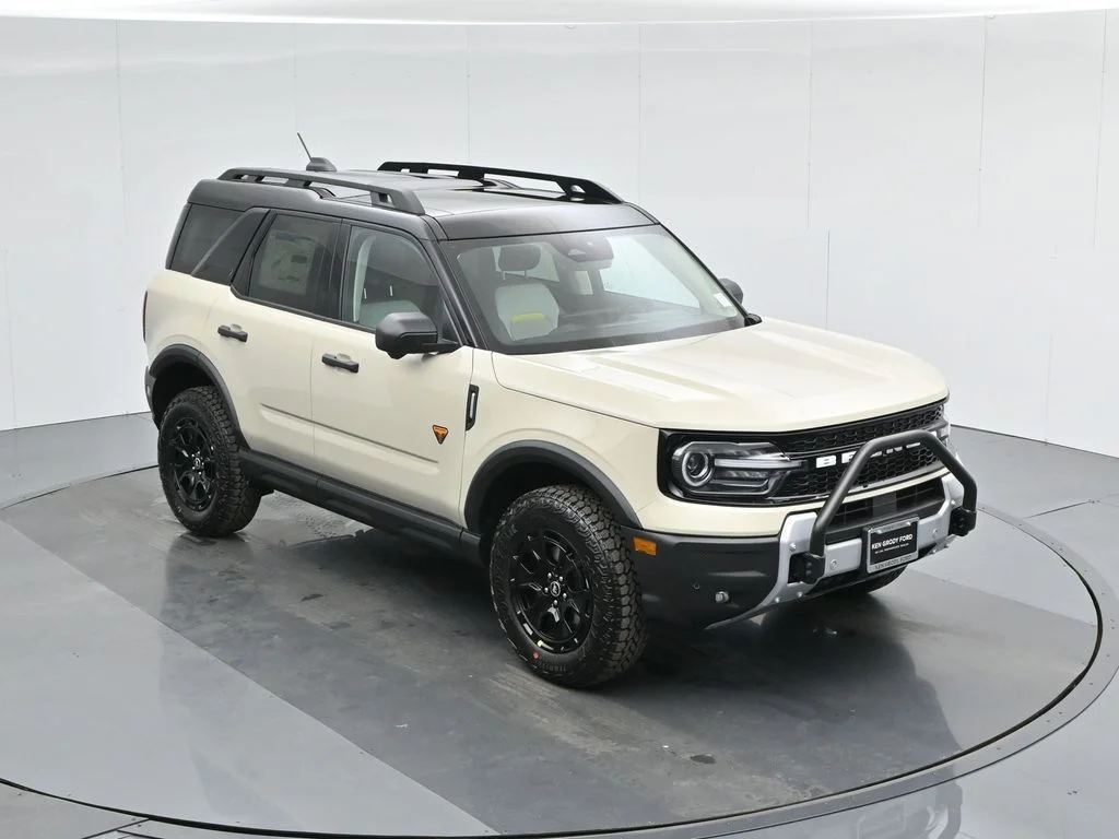 New 2025 Desert Sand Ford Badlands image 38