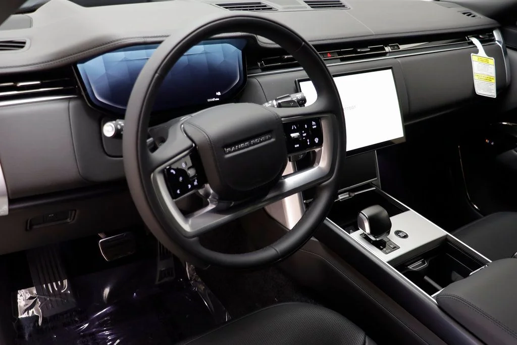 New 2025 White Land Rover SV image 9