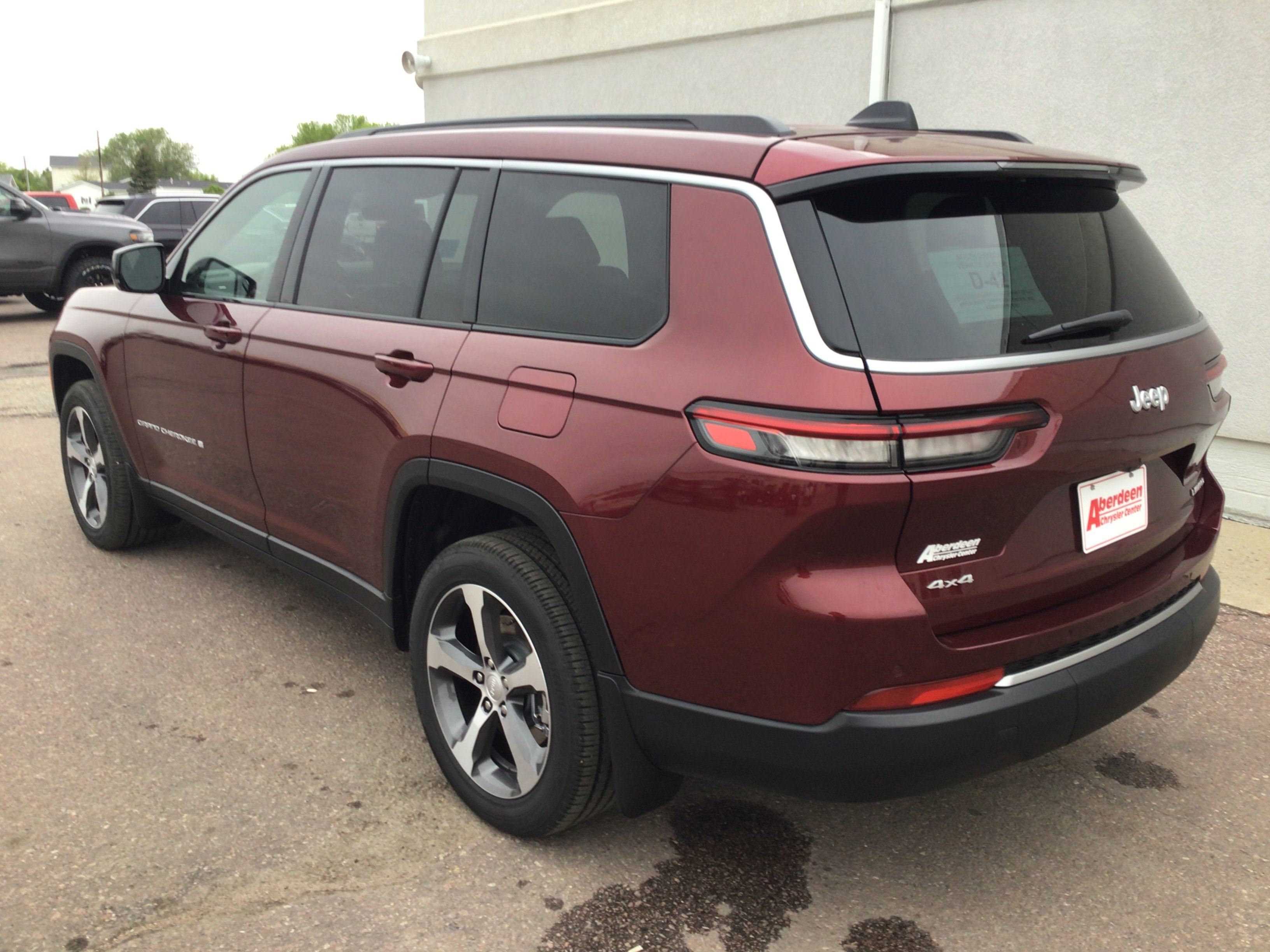 New 2026 Velvet Red Pearl-Coat Exterior Paint Jeep Limited image 7