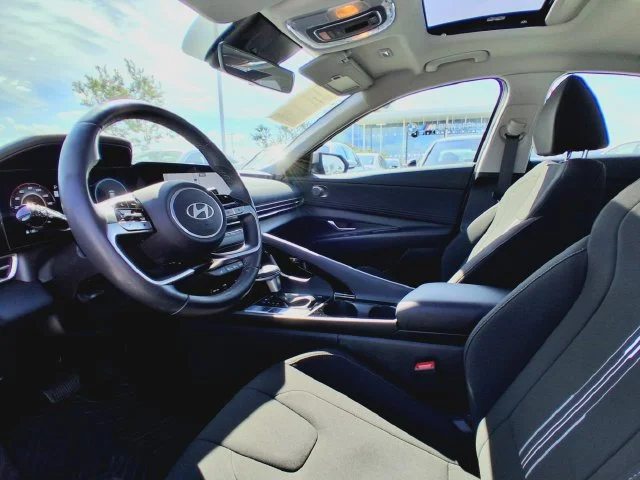 Used 2025  Hyundai SEL Convenience image 11