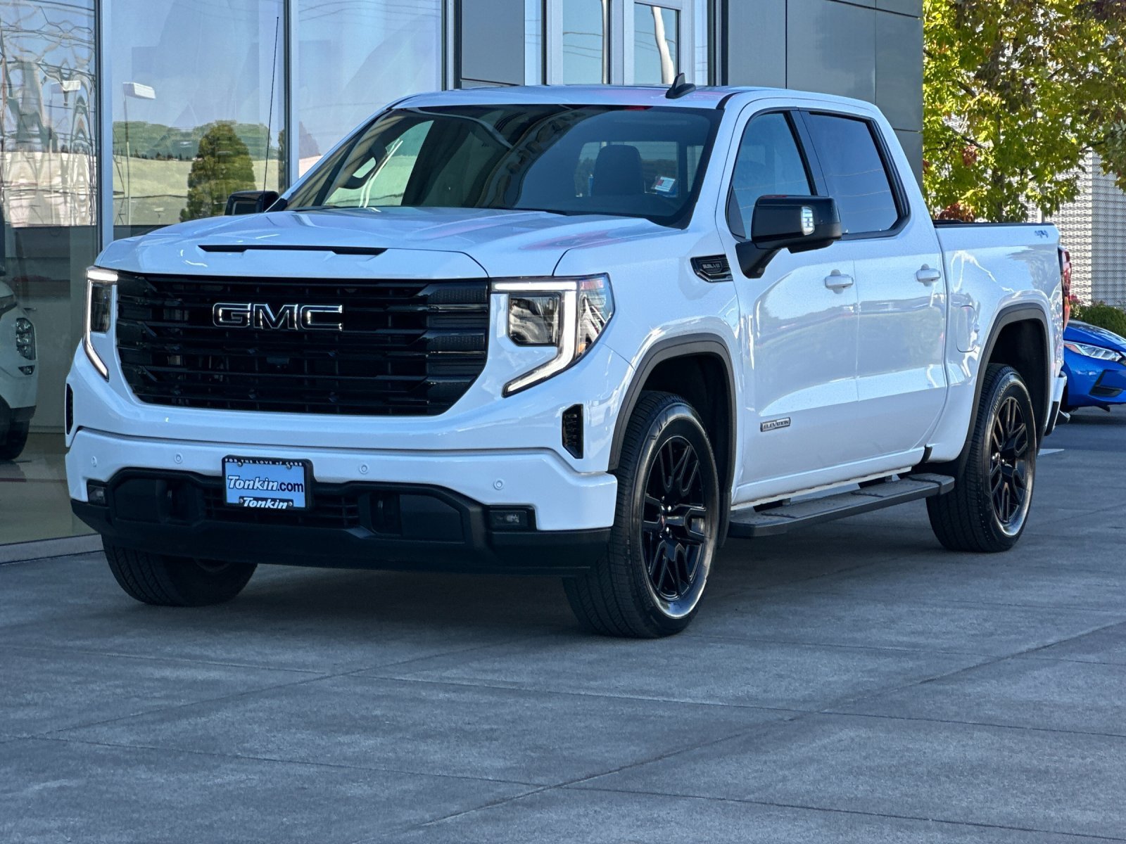 Used 2025 Summit White GMC Elevation image 8
