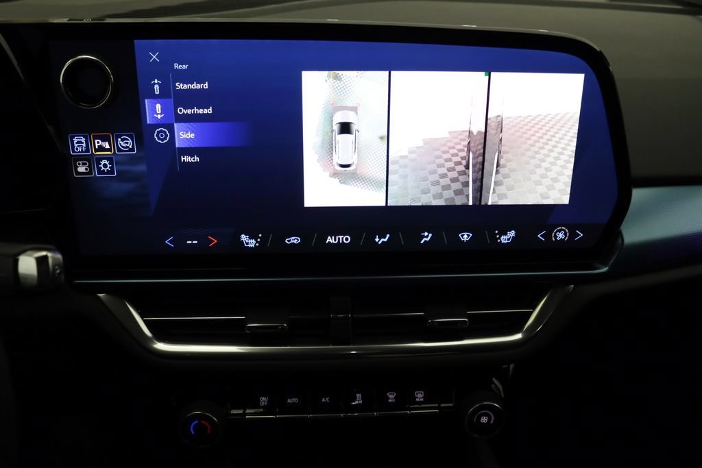 2024 Chevrolet Equinox EV LT - Photo 32
