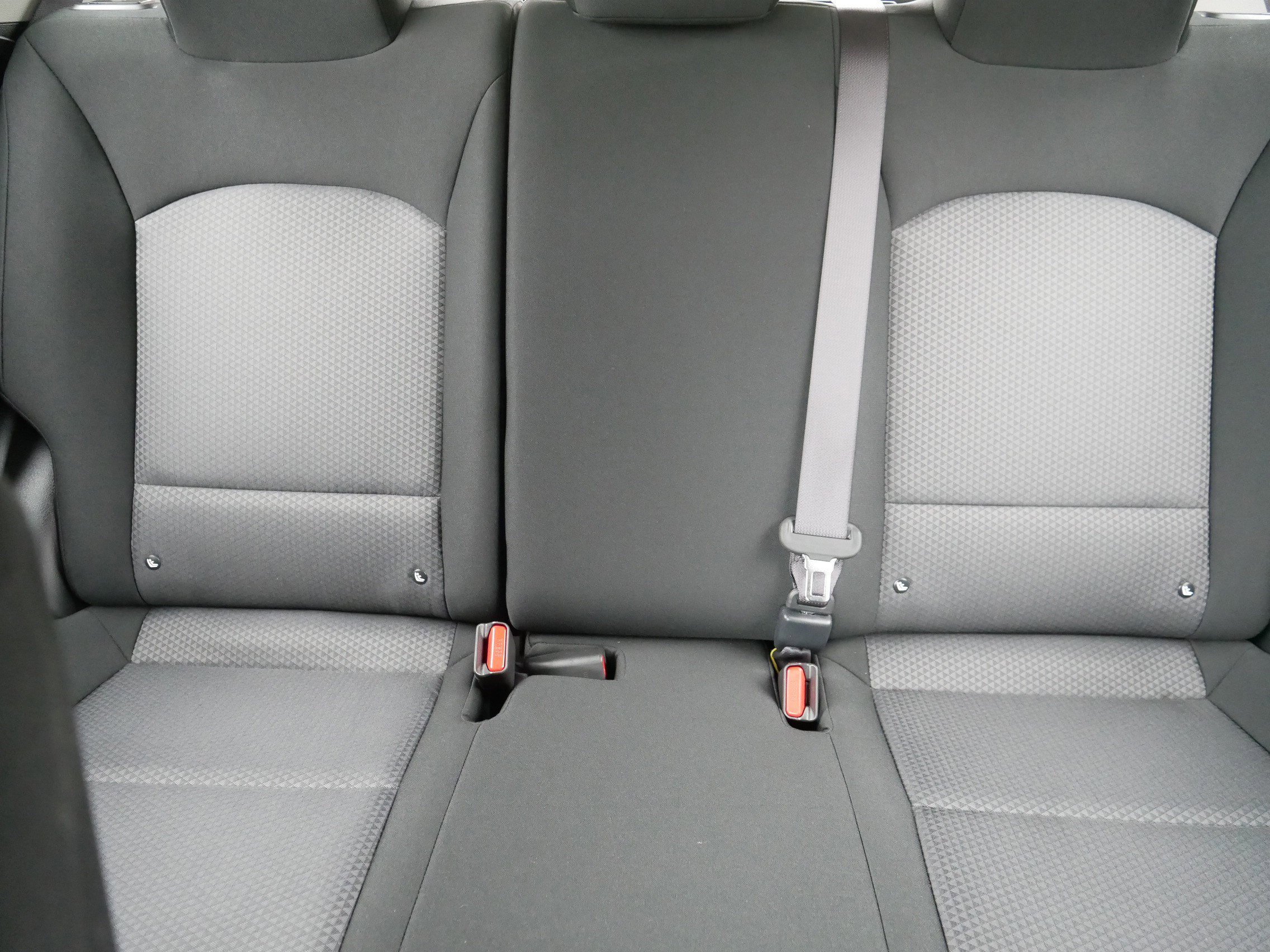 Used 2025  Kia LX image 13