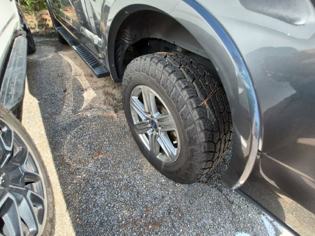 Used 2019 Magnetic Ford Lariat image 6