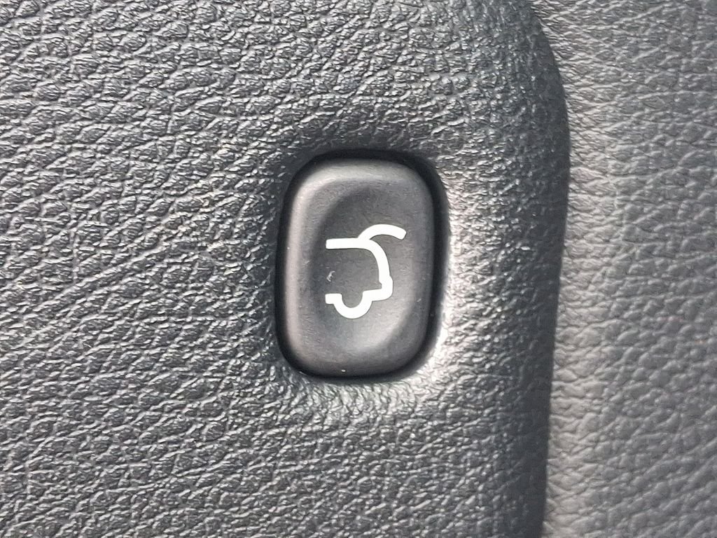 Used 2017 White Jeep Altitude image 28