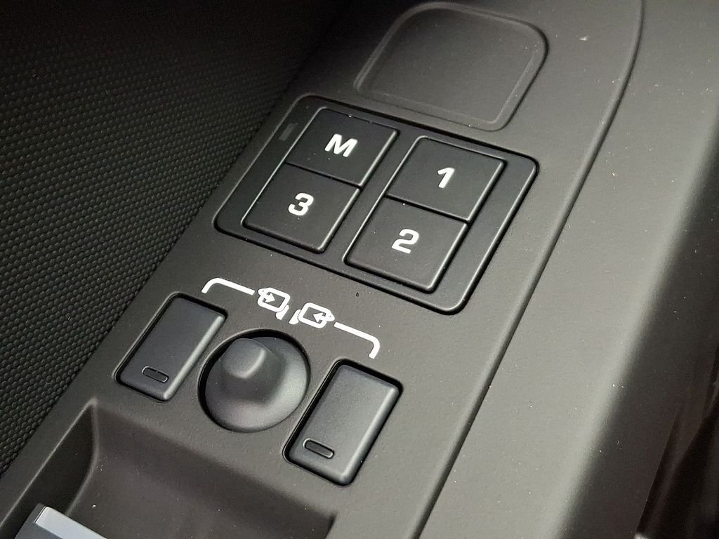 New 2026 Woolstone Green LAND ROVER X-Dynamic SE image 19