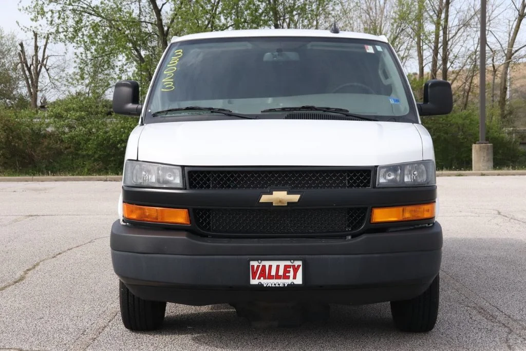 Used 2025 Summit White Chevrolet EXT image 3