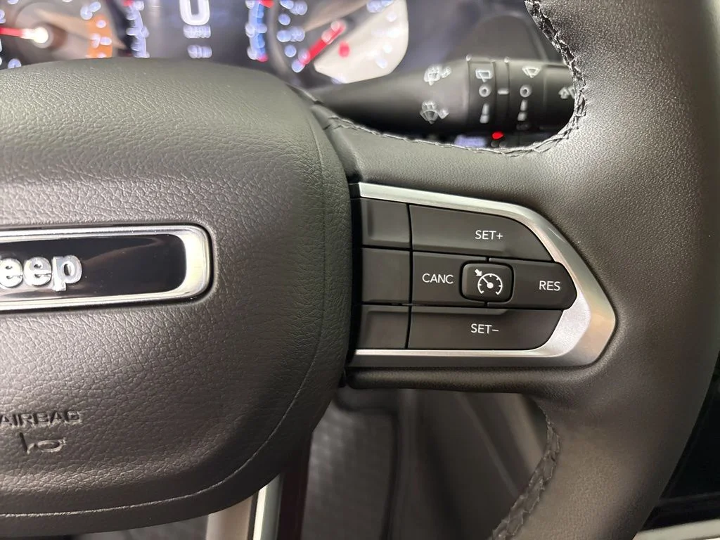 New 2026 White Jeep Latitude image 20