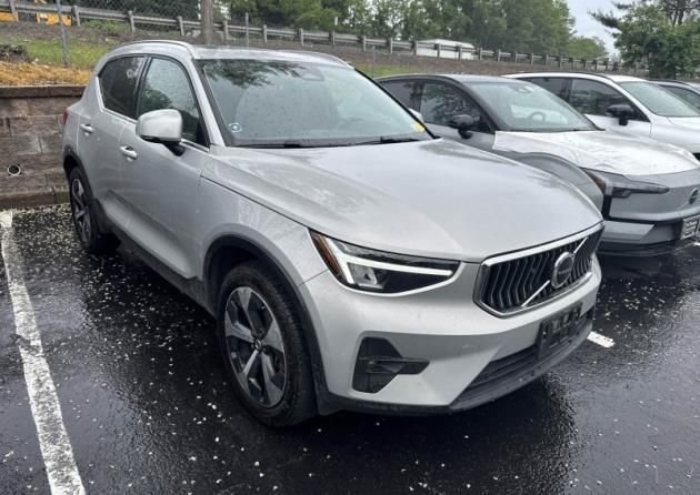 2023 Volvo XC40 B5 Plus Bright AWD's photo