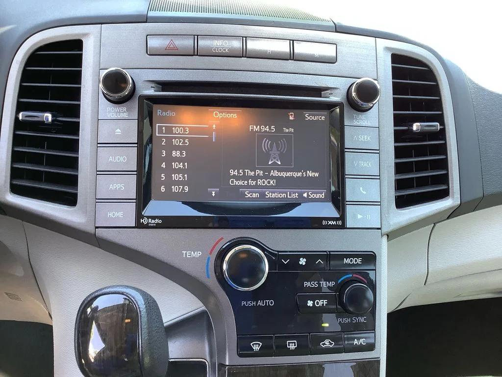 Used 2015 Gray Toyota LE image 11