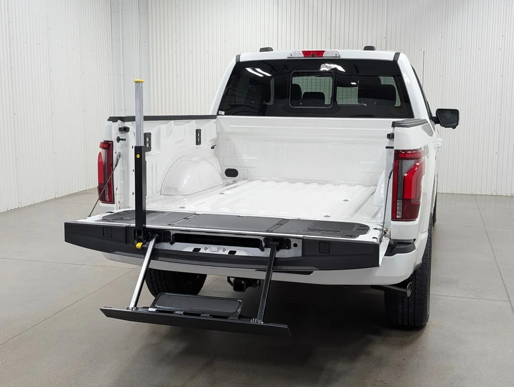 New 2026 Star White Metallic Tri-Coat Ford Platinum® image 28