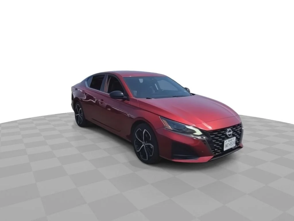 Used 2023 Red Nissan SR FWD image 2
