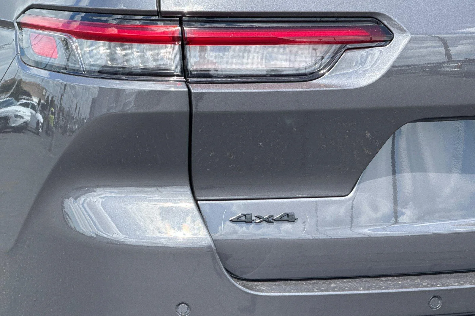 New 2026 Baltic Gray Metallic Clear-Coat Exterior Paint Jeep Laredo Altitude image 27