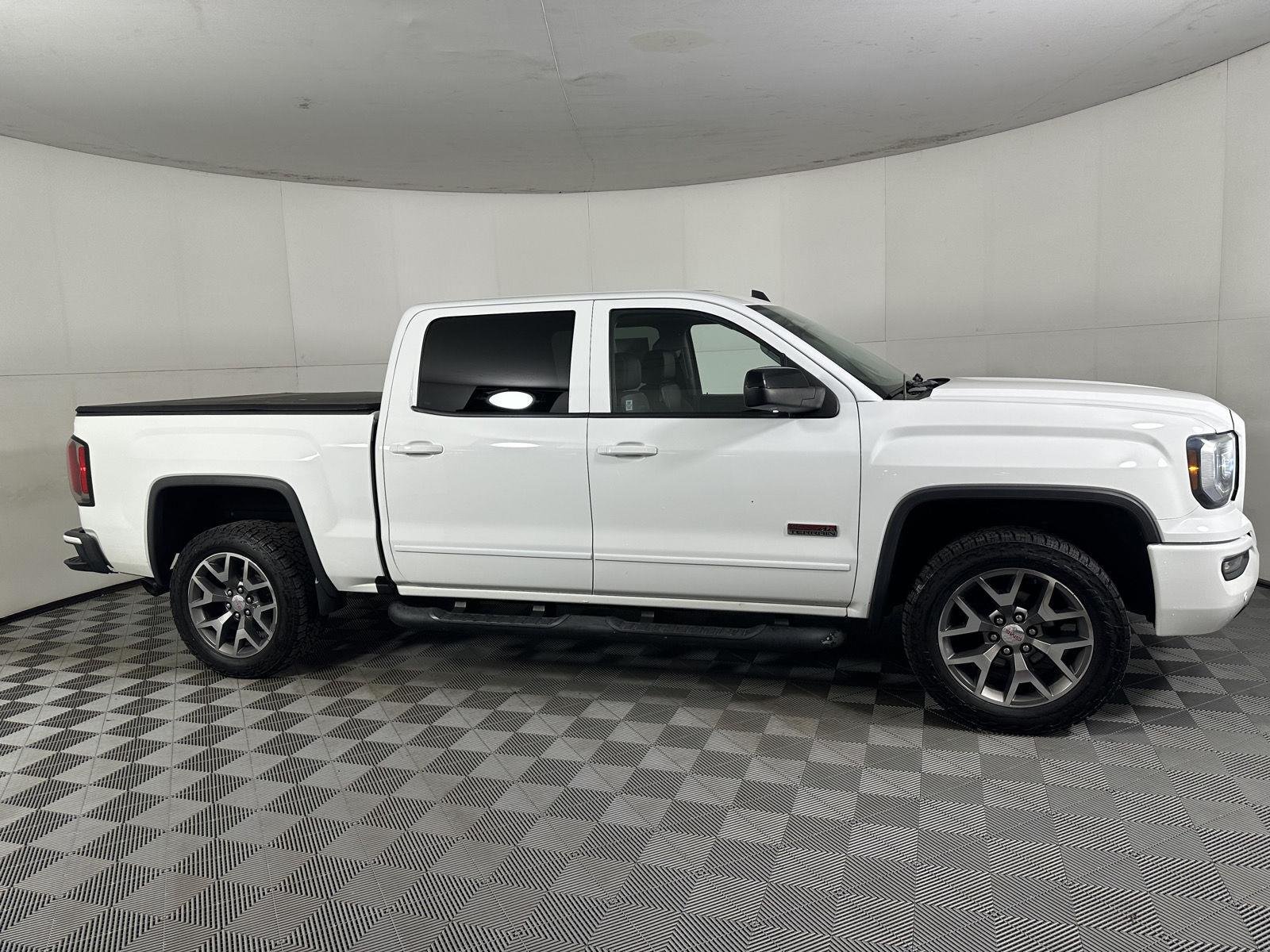 Used 2018 Summit White GMC SLT image 26