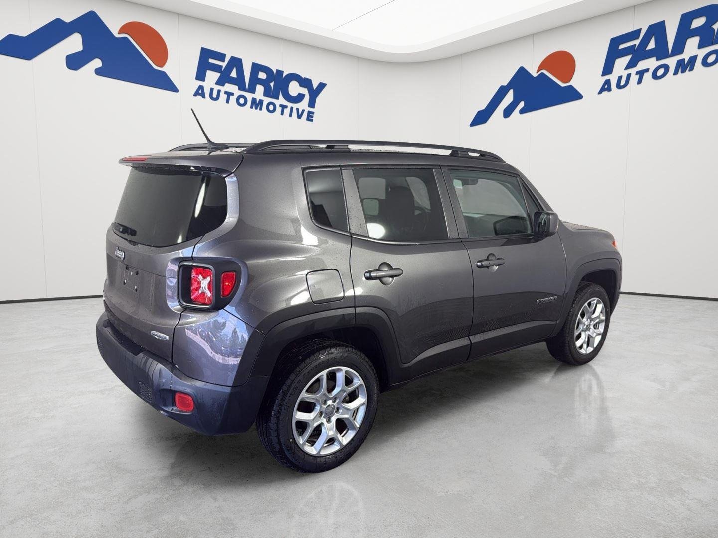Used 2017 Granite Crystal Metallic Clearcoat Jeep Latitude image 4
