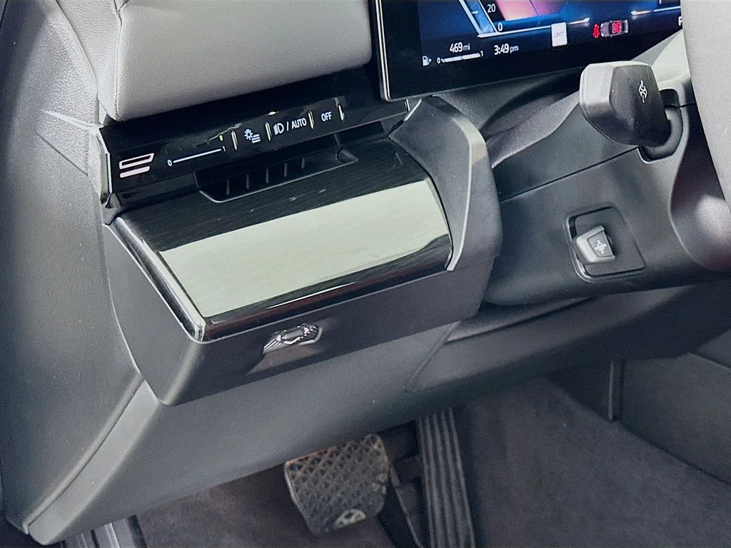 2025 BMW 5 Series 530i - Photo 10