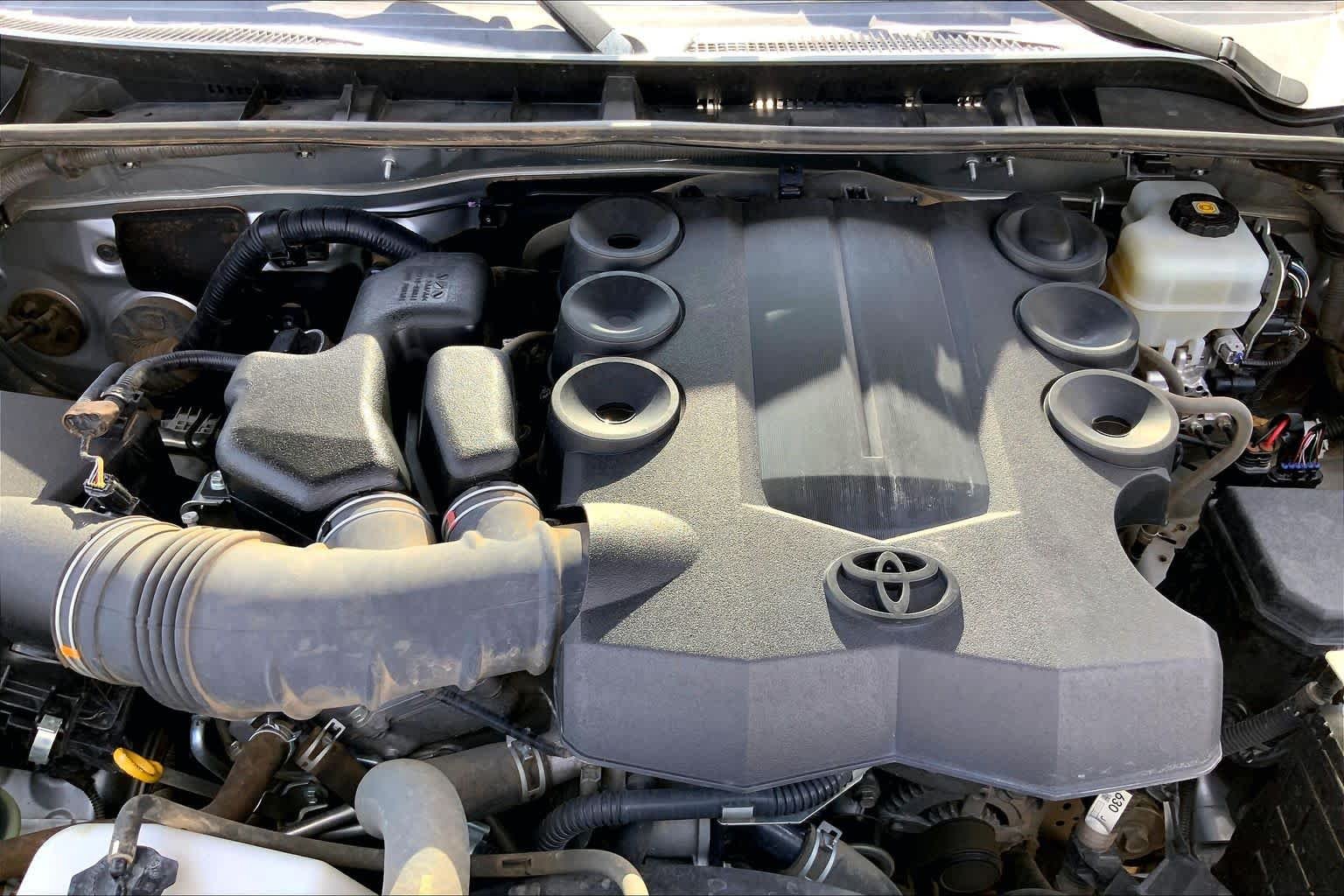 Used 2018 Classic Silver Metallic Toyota TRD Off Road Premium image 34