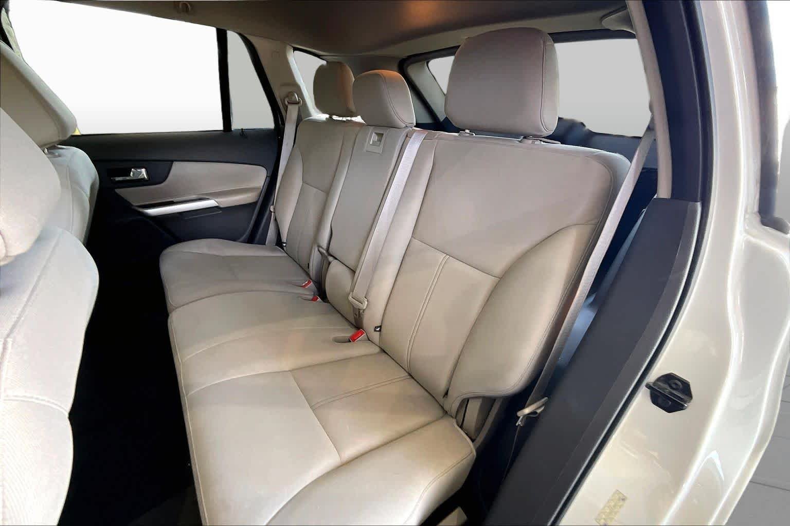 Used 2013 White Suede Ford SE image 19