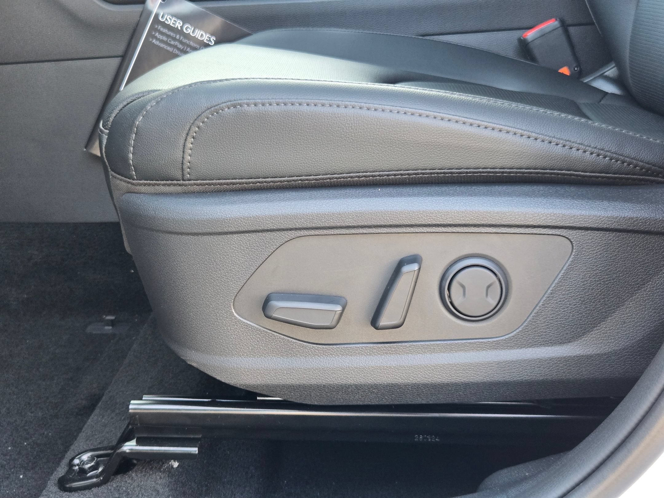 New 2026 Glacial White Pearl Kia EX image 18