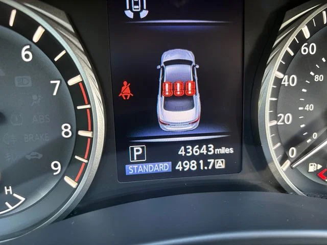 Used 2023 Red INFINITI LUXE image 16