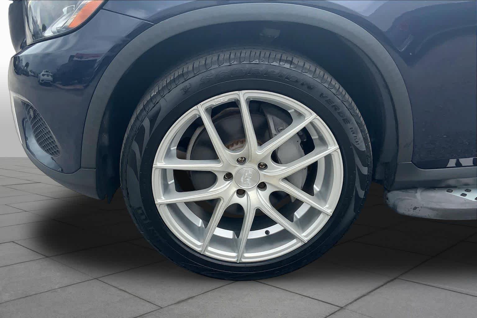 Used 2019 Lunar Blue Metallic Mercedes-Benz GLC 300 image 10