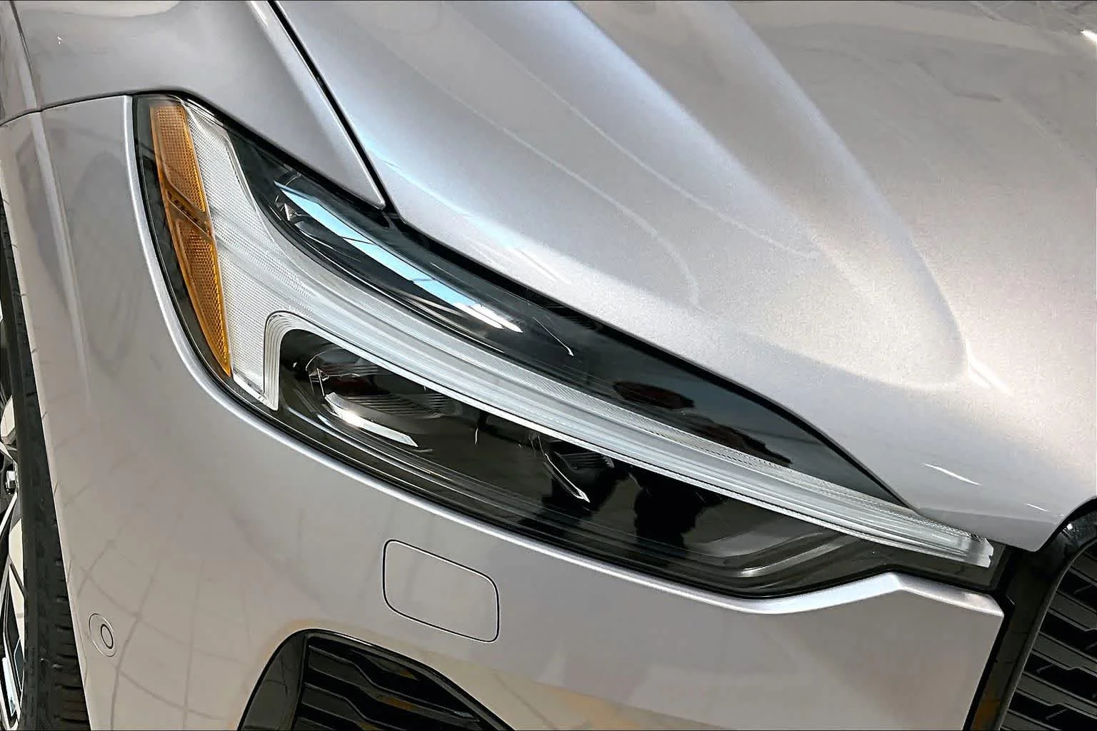 New 2026 AURORA SILVER Volvo Plus image 15