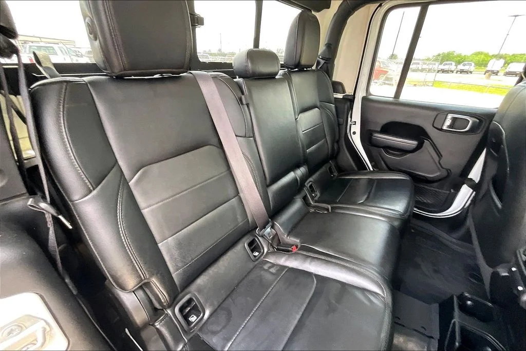 Used 2023 White Jeep Texas Trail image 22