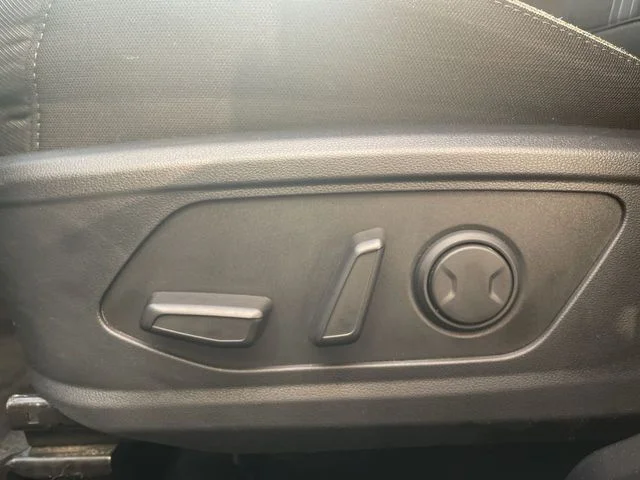 Used 2025 Silver Hyundai SEL image 12