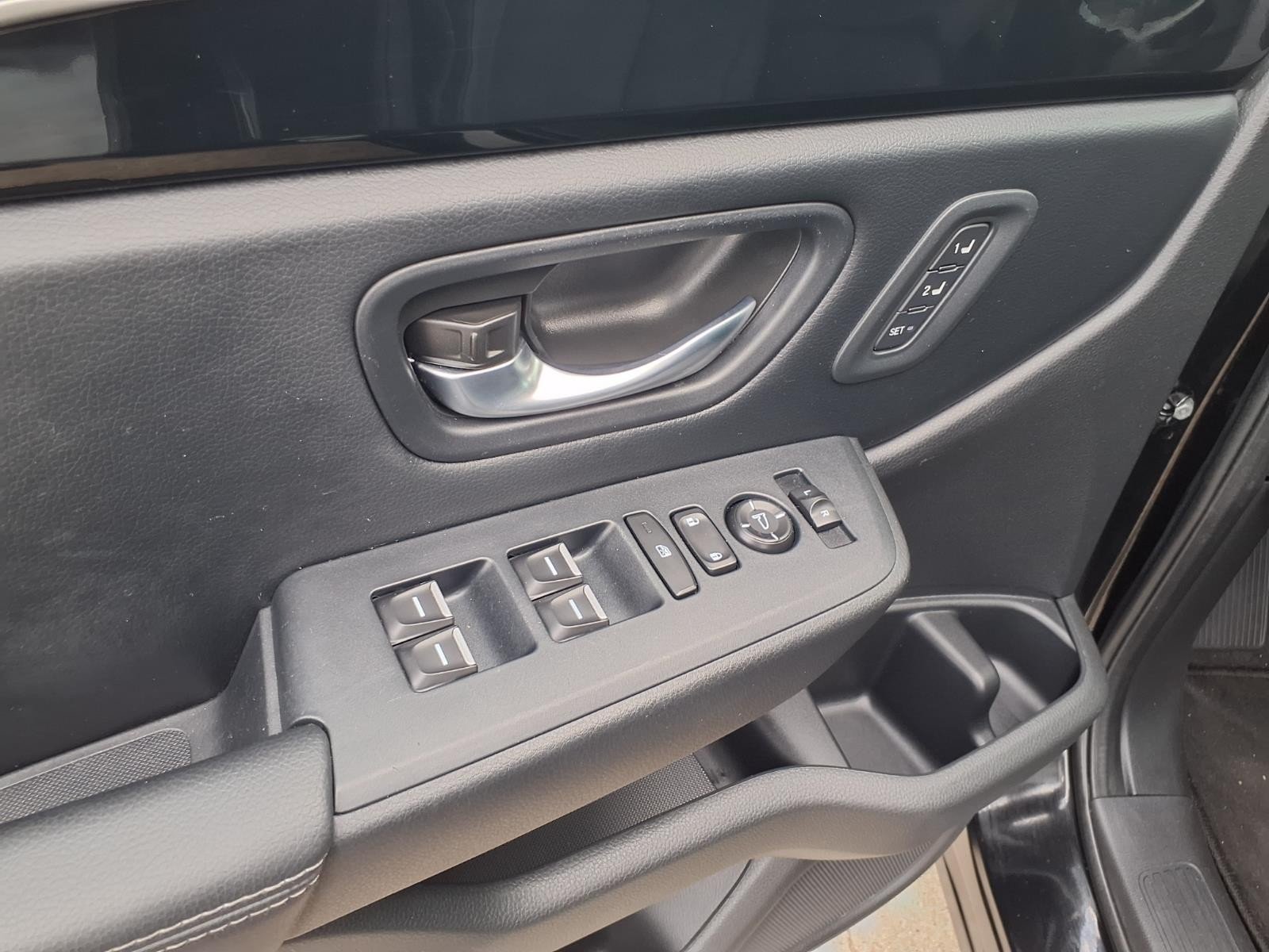 2023 Honda Pilot photo 18 of 27