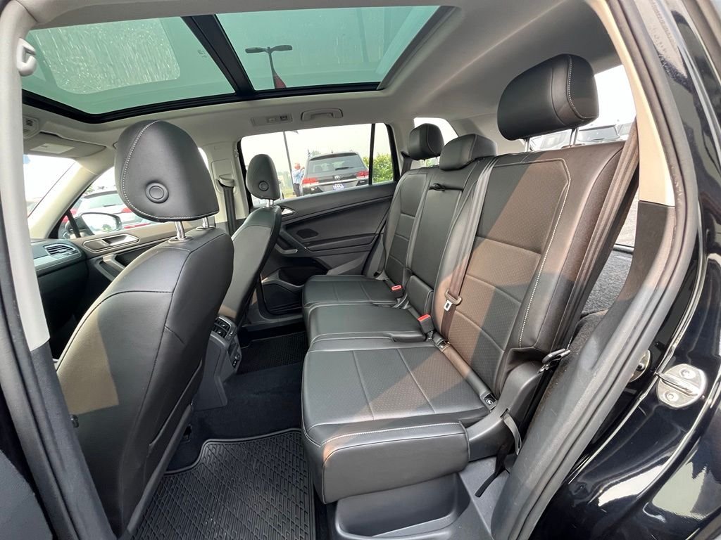 Used 2018 Black Volkswagen 2.0T SEL image 25