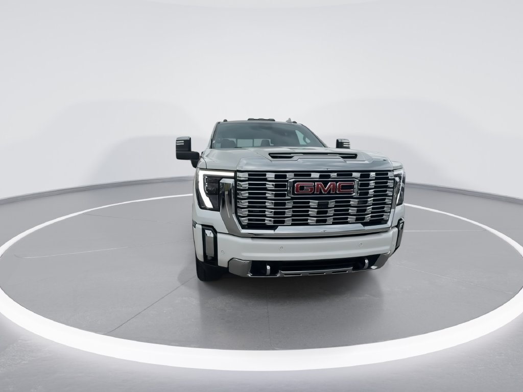Used 2024 White GMC Denali image 3