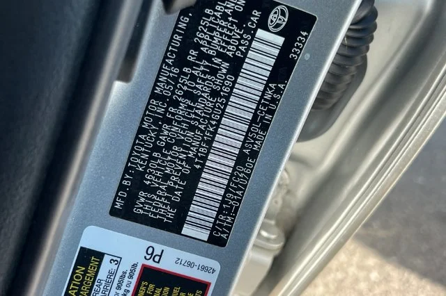 Used 2016 Silver Toyota LE image 32