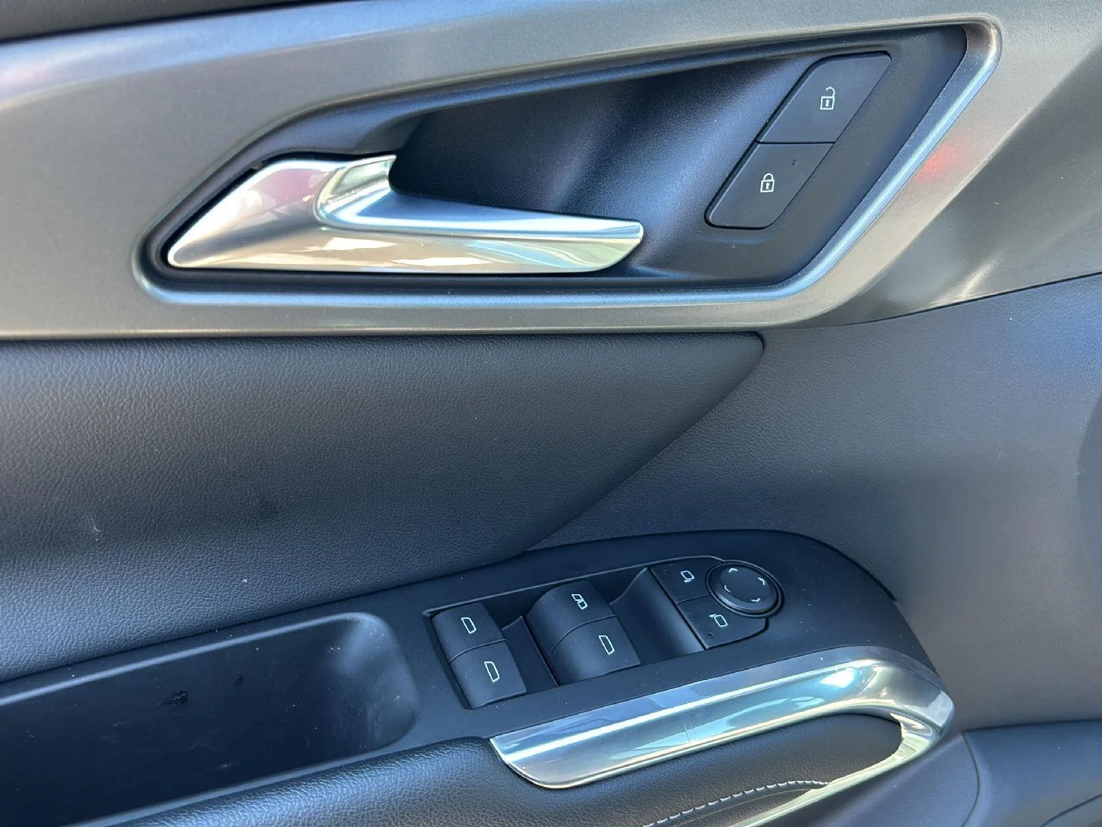 Used 2024 Lakeshore Blue Metallic Chevrolet LT image 15