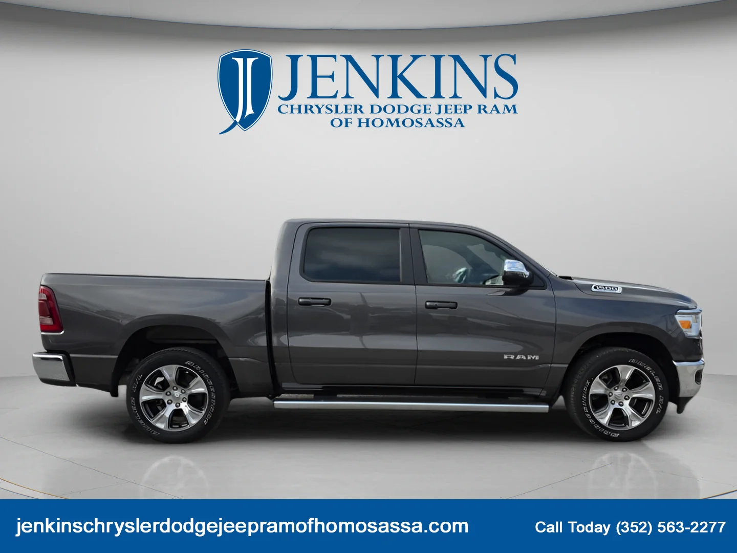 Used 2023 Granite Crystal Metallic Clearcoat Ram Laramie image 3