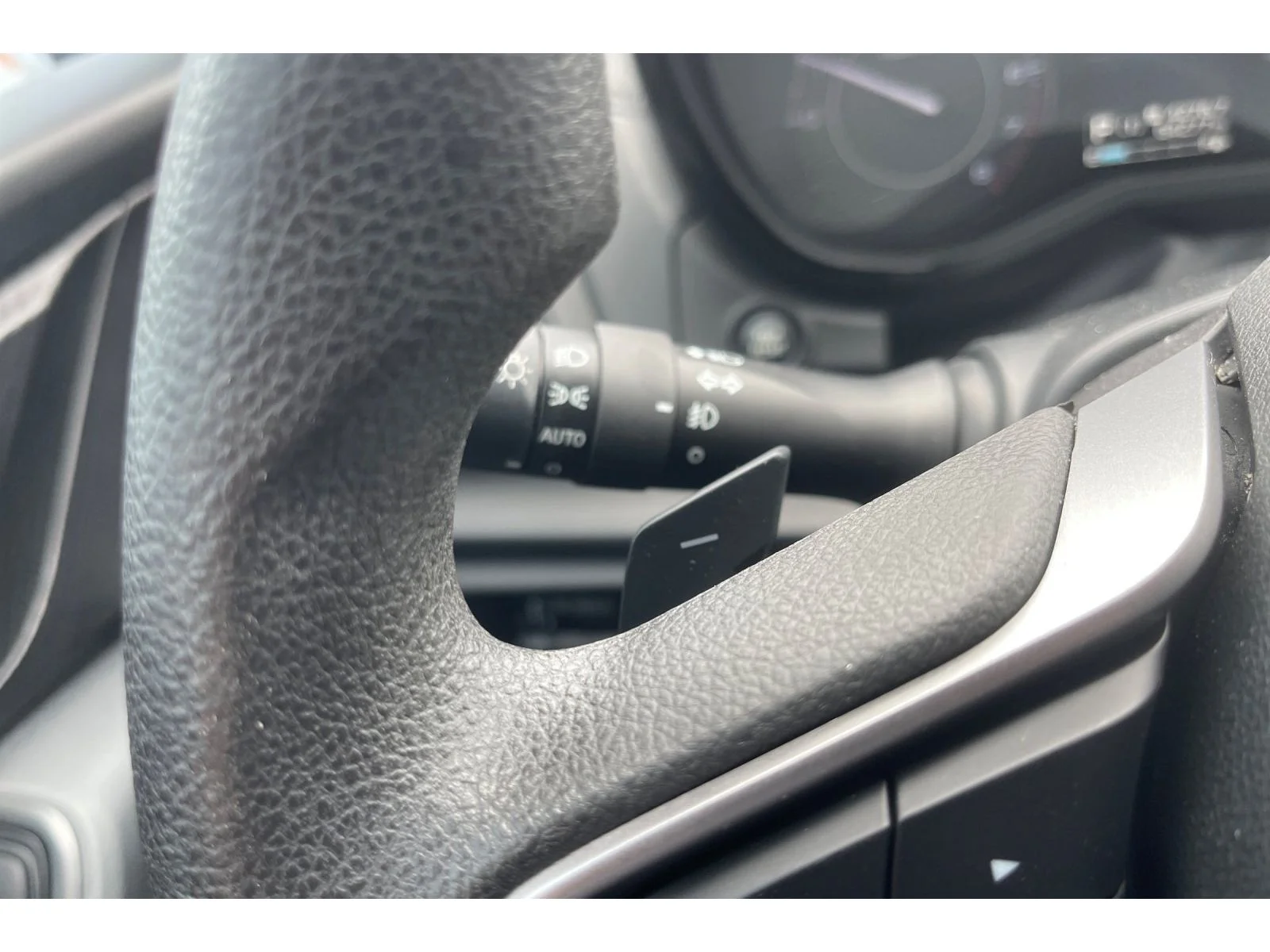Used 2022 Crystal White Pearl Subaru Premium image 33