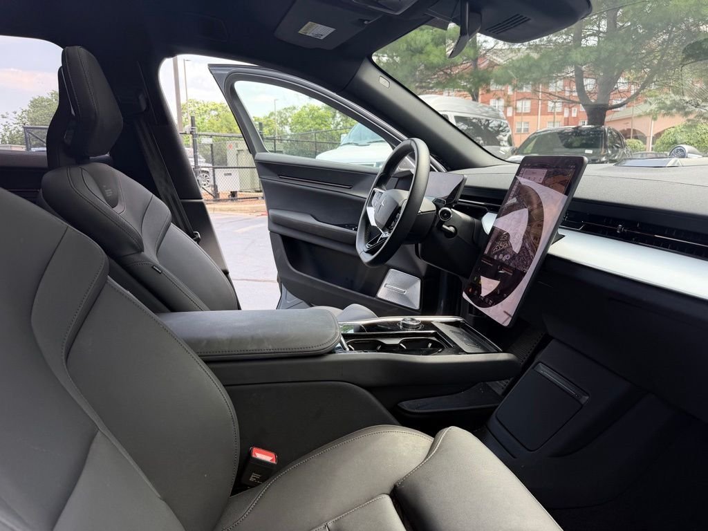 Used 2025  Polestar Long Range Dual Motor image 17