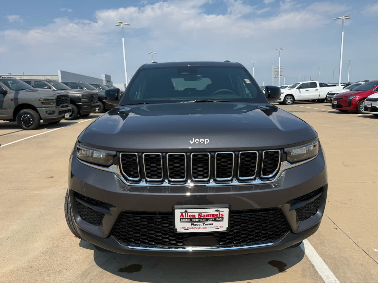 New 2026 Baltic Gray Metallic Clear-Coat Exterior Paint Jeep Laredo image 3