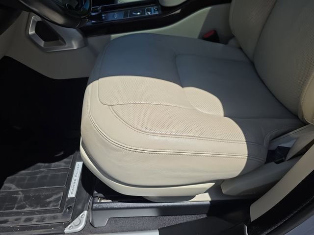 Certified Used 2022 White Land Rover Westminster image 31