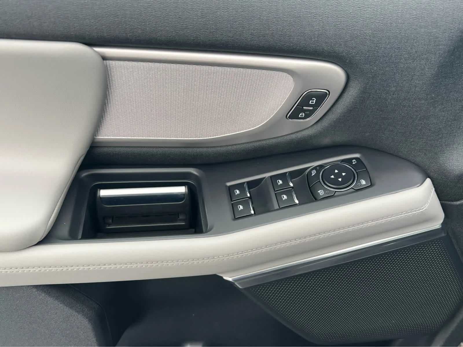 New 2026 Agate Black Metallic Ford MAX Active image 31