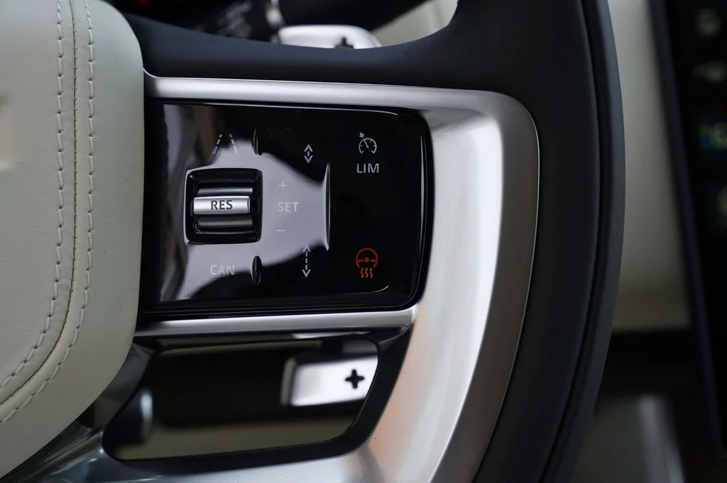 New 2026 Varesine Blue Land Rover SE image 17