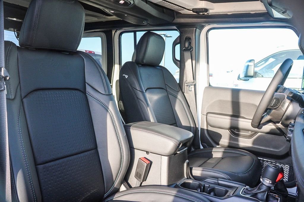 New 2026 Bright White Clearcoat Jeep Rewind image 17