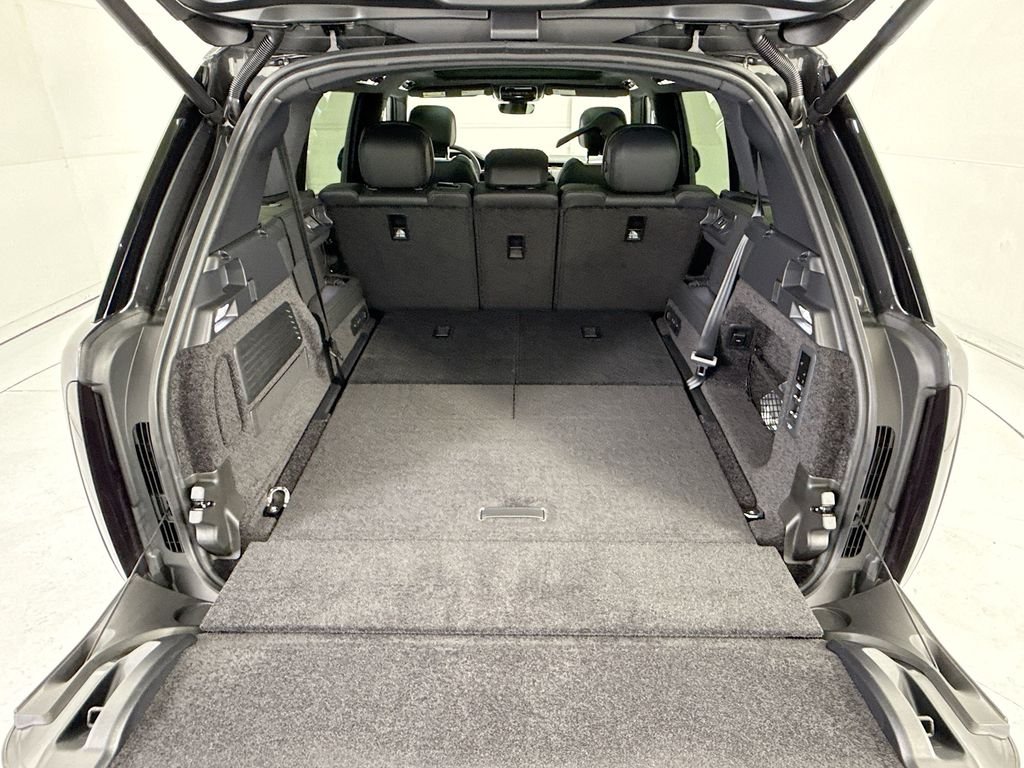 New 2026 Carpathian Gray Premium Metallic Land Rover SE image 27