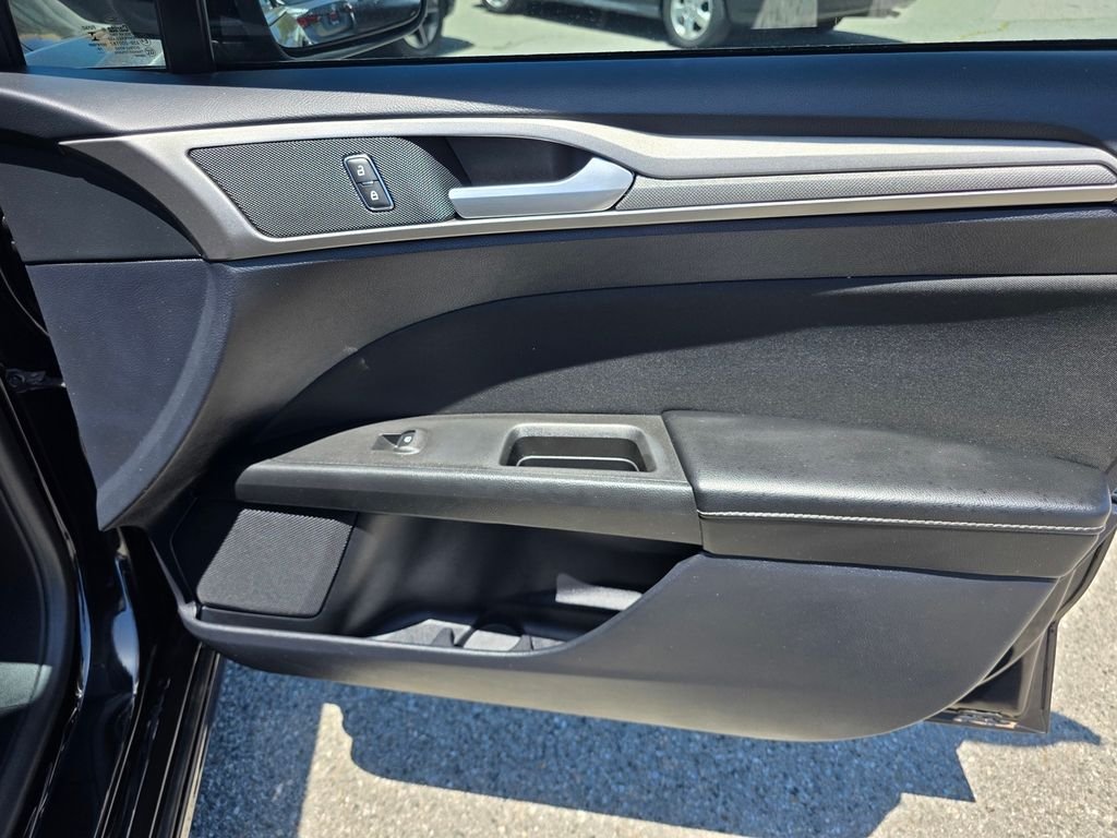Used 2020 Black Ford SE image 24