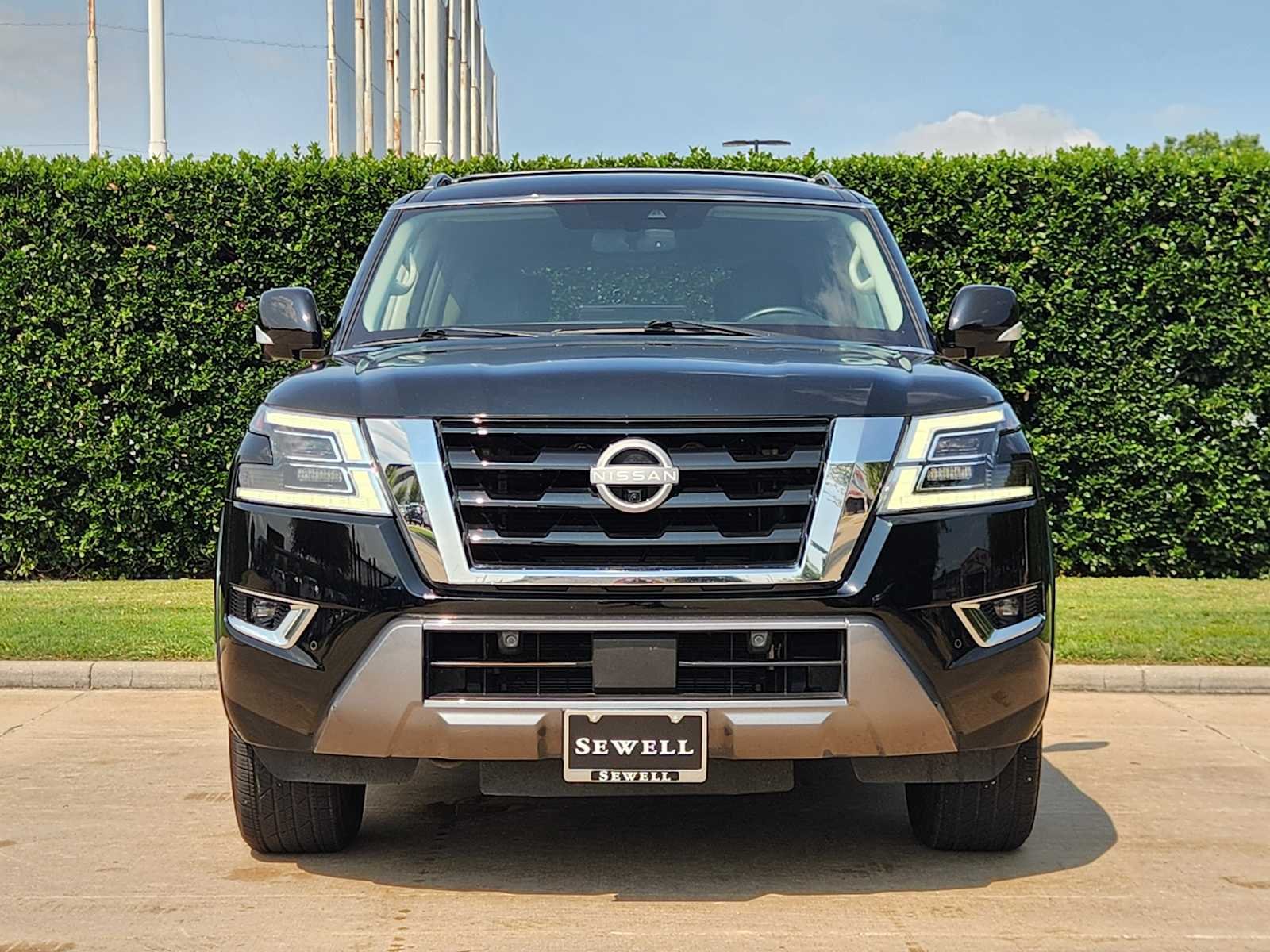 Used 2023 Super Black Nissan SL image 2
